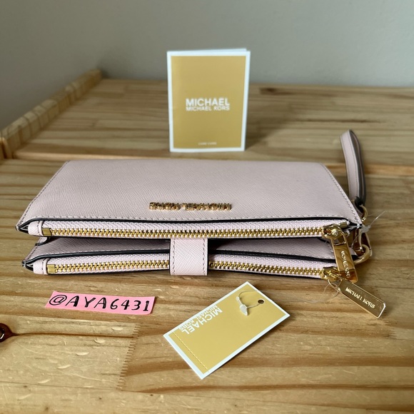 Michael Kors Wallet🎈🎈 - Picture 3 of 7